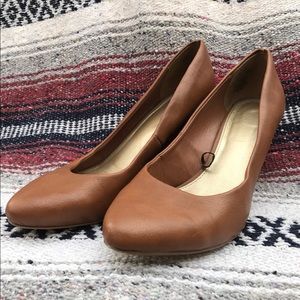 Express Camel Wedges: 8.5